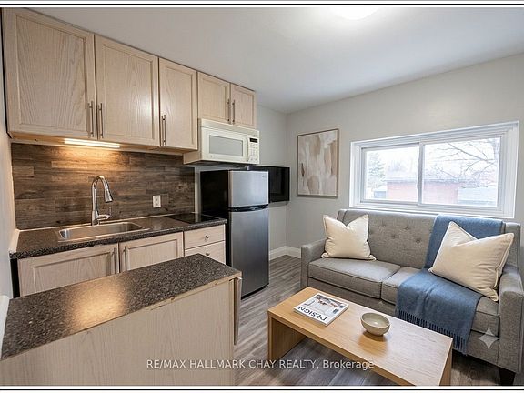 5th image of 48 Carr St