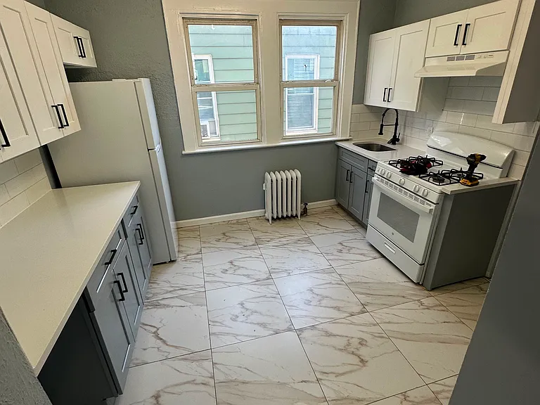 100 Smith St #2F — Photo 8
