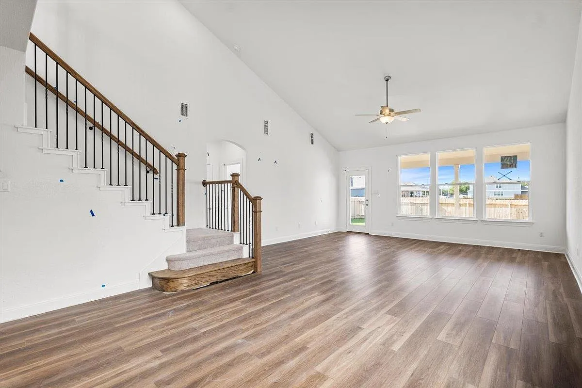 4 bed, 3.5 bath, 2572 sqft, $2,900 — Photo 3