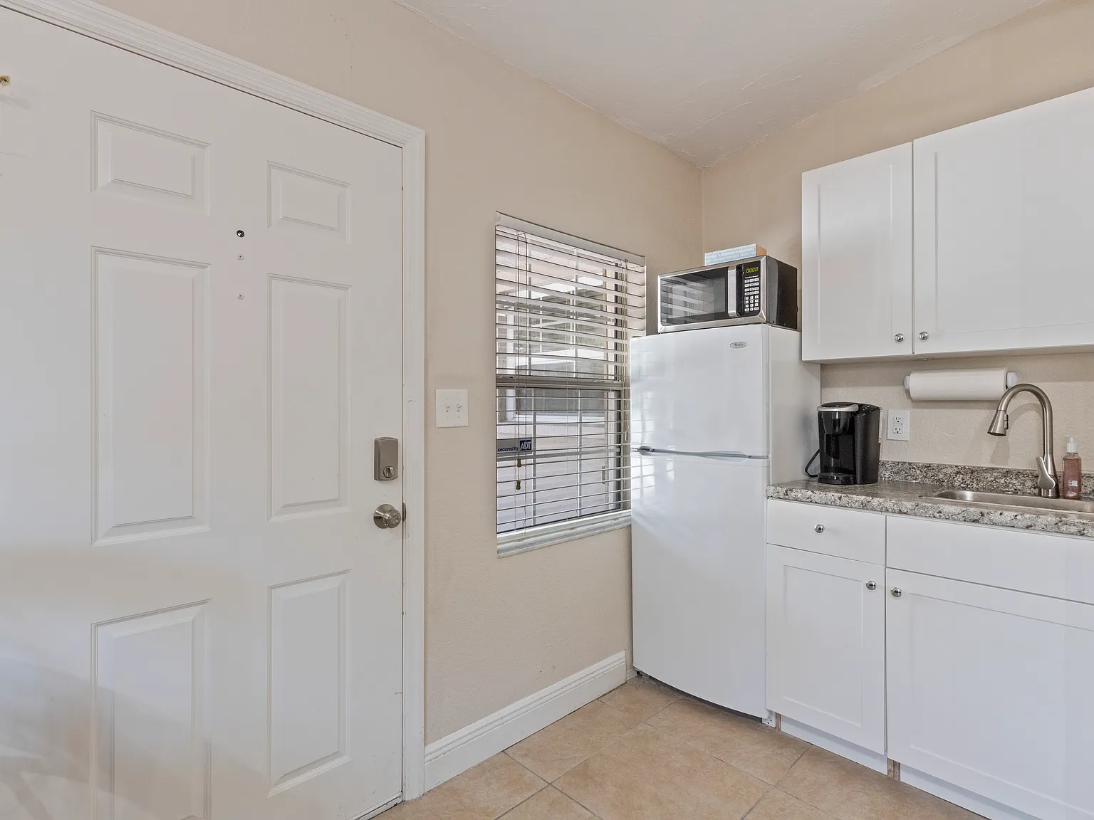 2424 Whippoorwill Cir — Photo 3