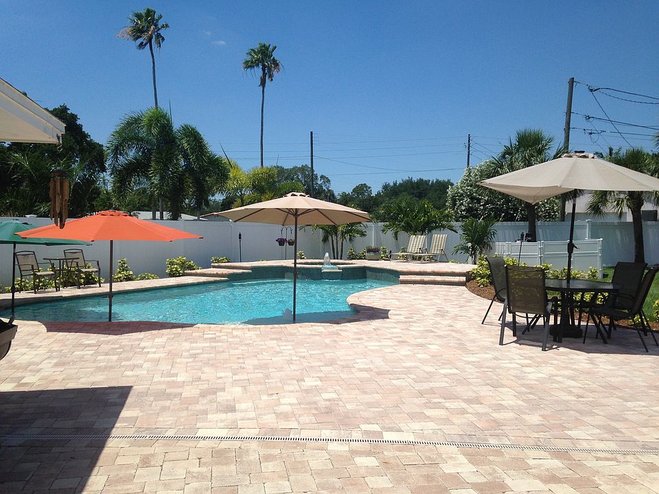 2nd image of 4300 Bayshore Blvd NE