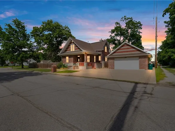219 N 23rd St, Parsons, KS 67357