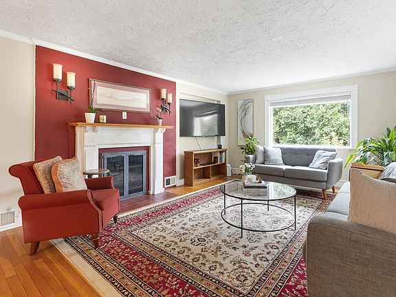 2nd image of 37 Winter St