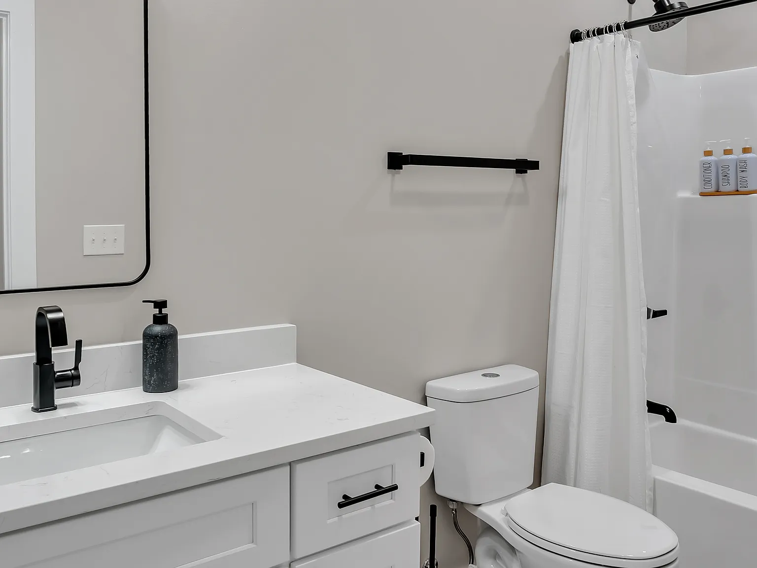 5 bed, 2100 sqft, $7,250 — Photo 1
