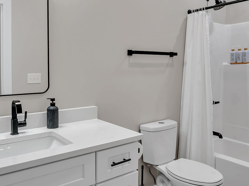 1st image of 200 E 17th St #3