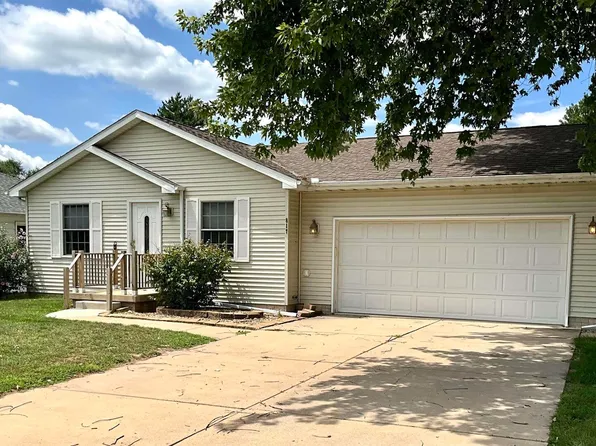 817 1st St, Colona, IL 61241