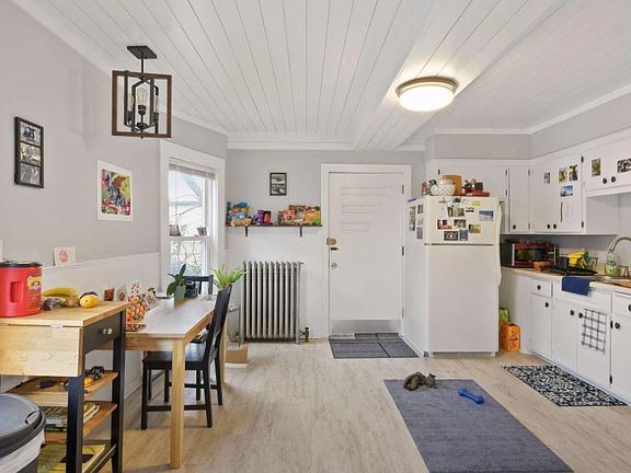 4th image of 2640 Garfield Ave S #2