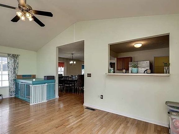 2nd image of 2916 Tytus Ave