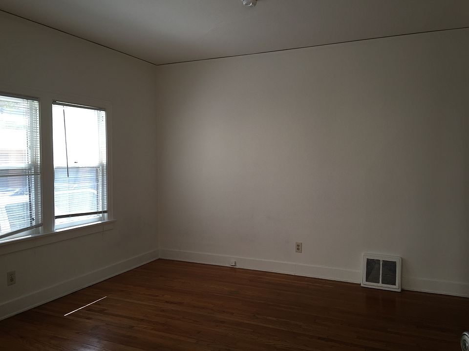 1st image of 242 S Sycamore Ave