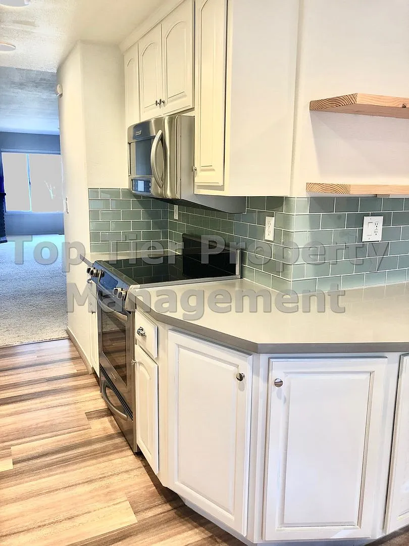 Spacious 2 Bd/ 2.5 Ba/ 1405 sf Walnut Creek Townhouse available early October for Lease! — Photo 3