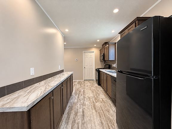 4th image of 71400 Van Dyke Rd #117