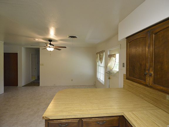 5th image of 222 ZEPHYR DR