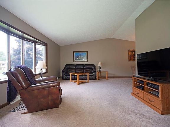 4th image of 3882 Magnolia Dr