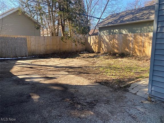 3rd image of 6801 Guthrie Ave