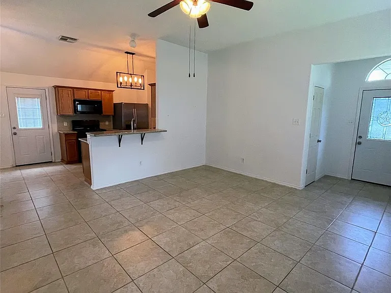 4010 Bealey Ln — Photo 7
