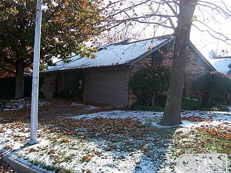 3rd image of 3901 Brookway Dr