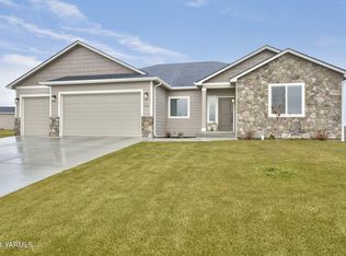 1541 W Goodlander Rd, Selah, WA 98942