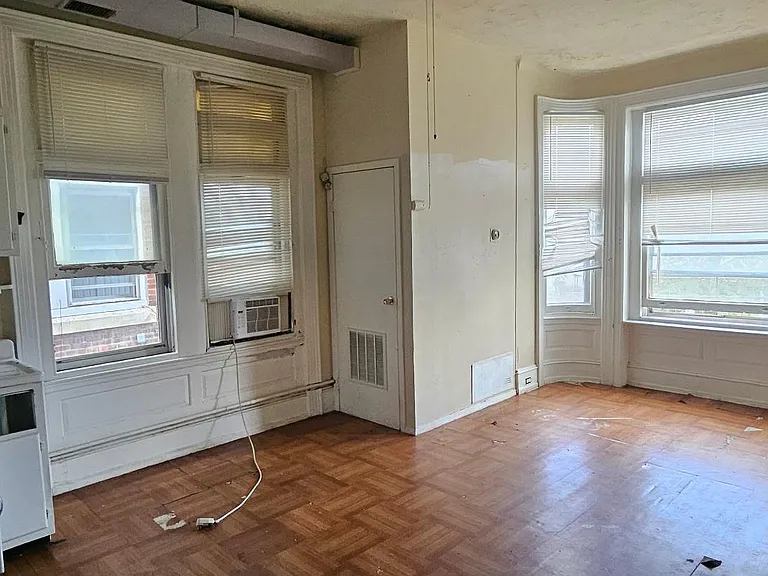 2206 W Tioga St #3 — Photo 3