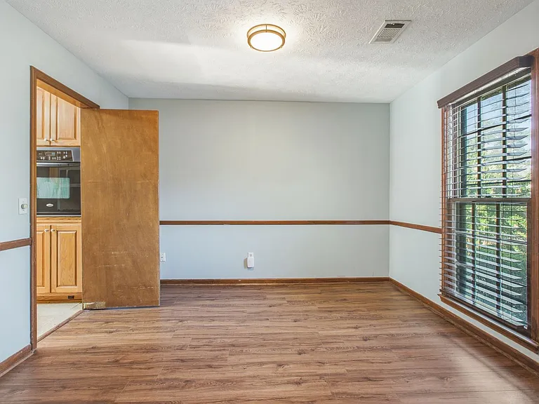 3942 Ashmore Dr — Photo 7