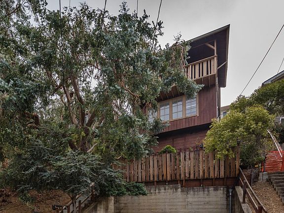 2nd image of 223 Tulare St