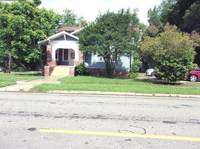 1st image of 738/728 1st St SW