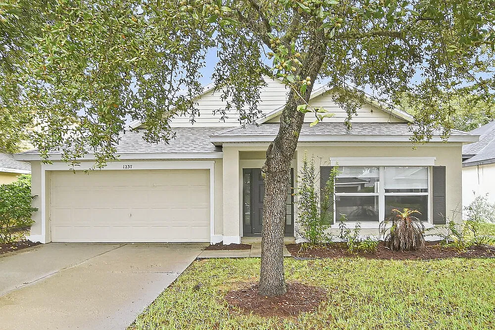 3 bed, 2.0 bath, 1931 sqft, $2,140 — Photo 1