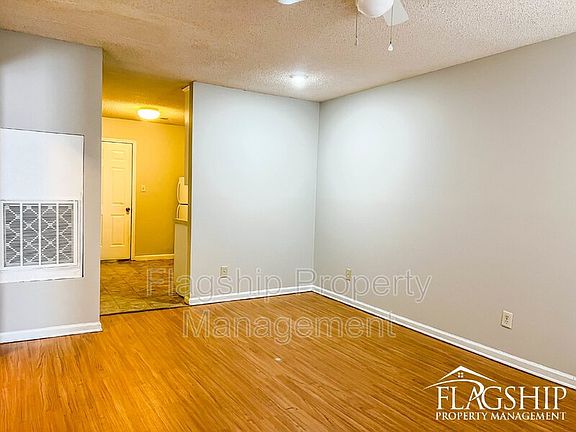 2nd image of 203 Connie Cir