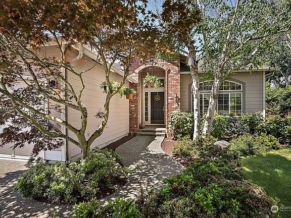 4th image of 9614 181st Avenue E
