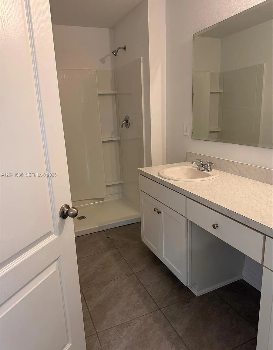 3 bed, 2.5 bath, $1,900 — Photo 3