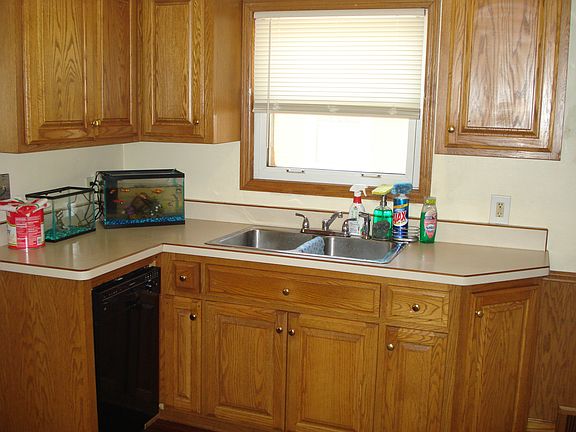 3rd image of 1649 Reaney Ave