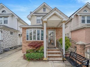 11450 121st St, South Ozone Park, NY 11420