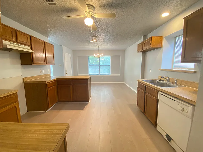 6101 Meadowside Trl — Photo 10