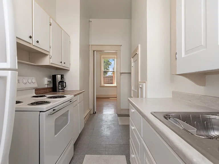 25 W Pomfret St — Photo 16