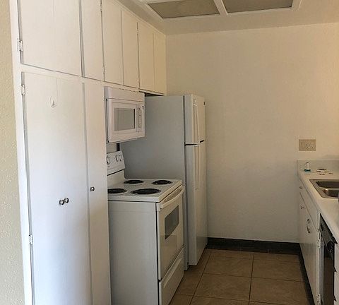 5th image of 12616 Lakeshore Dr APT 39