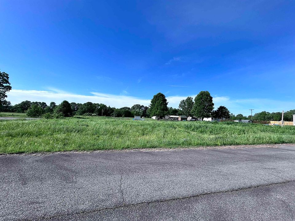1st image of 208 S Apple Tree Cv