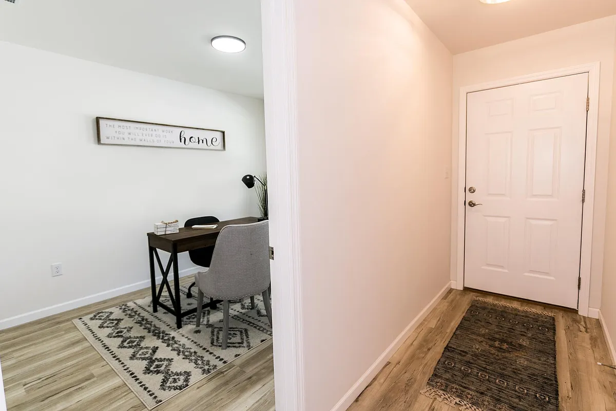 Building Photo - 900 Osage Villa Ct