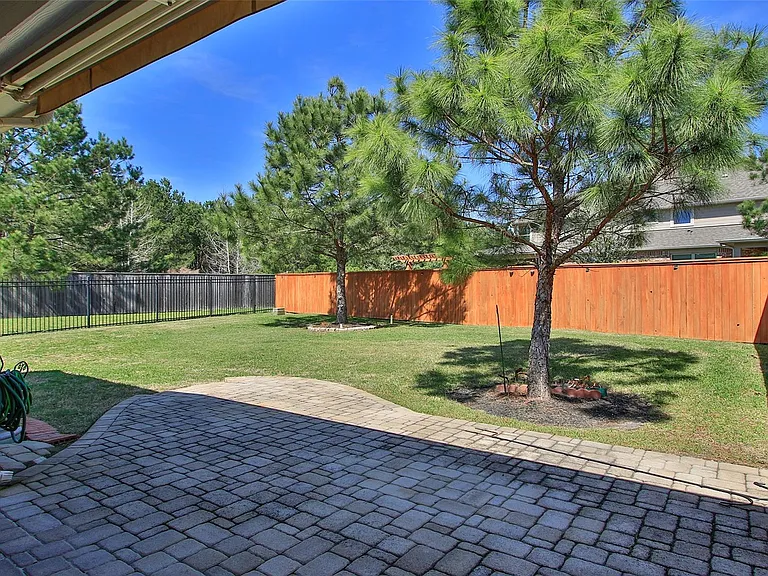 7 Heirloom Garden Pl — Photo 35