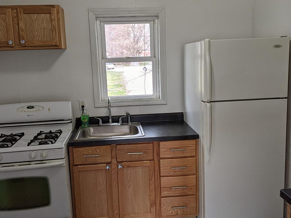 2nd image of 217 W 28th St #5