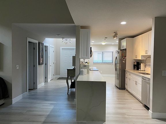 3rd image of 4685 Fountains Dr S