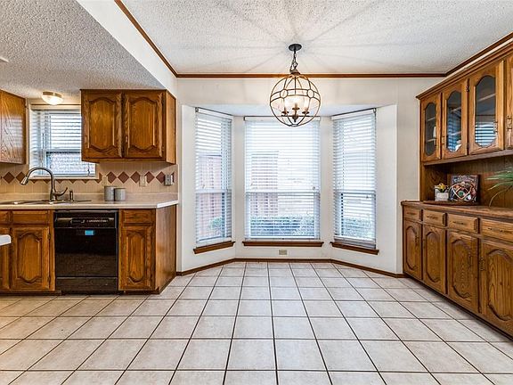 3rd image of 418 Doral Pl