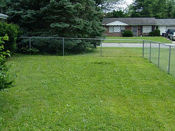 2nd image of 3832 Eisenhower Dr