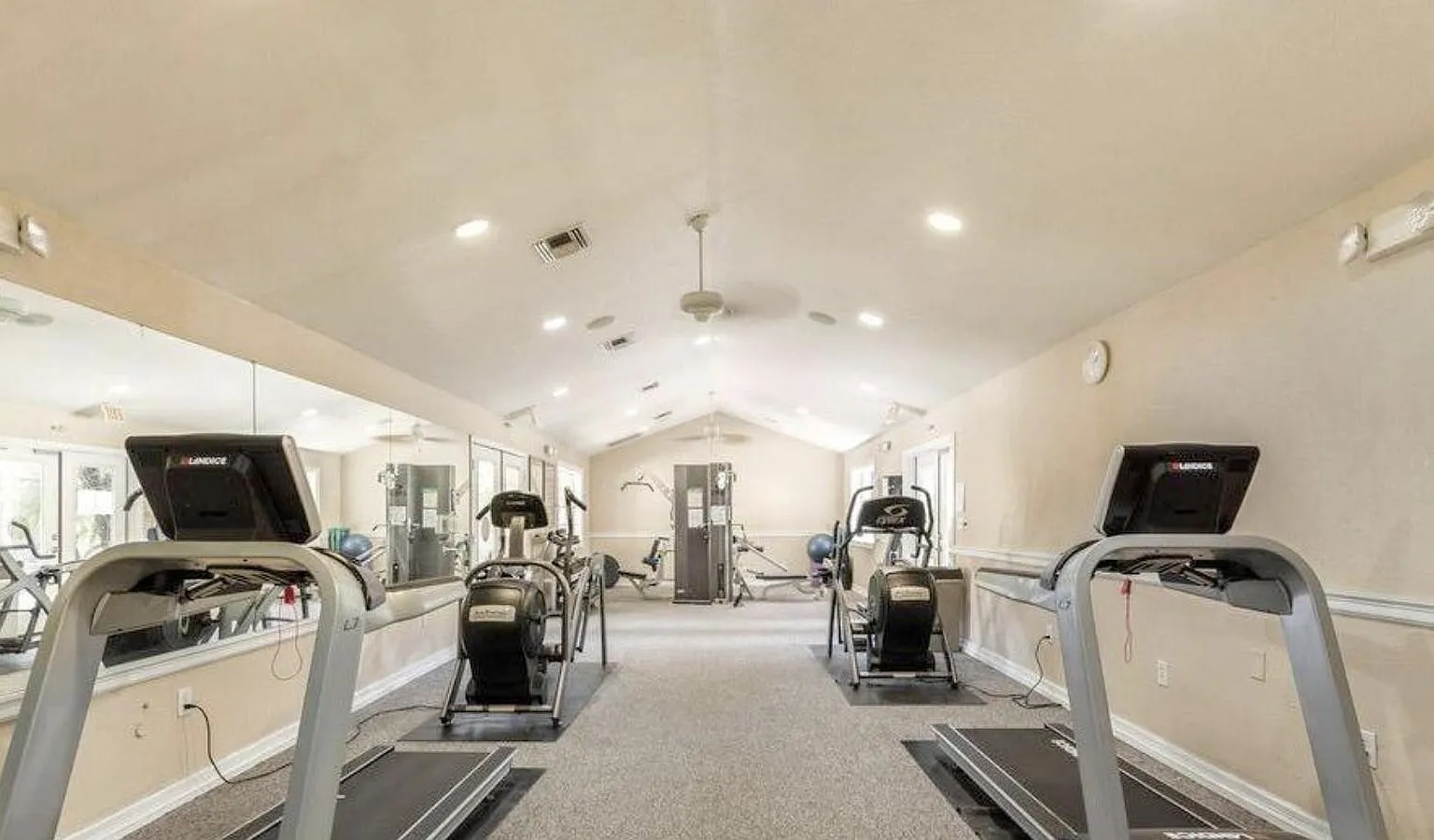 2 bed, 2.0 bath, 810 sqft, $1,300 — Photo 4