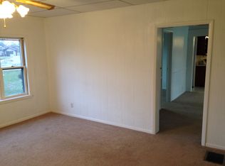 16 W South St, Divernon, IL 62530