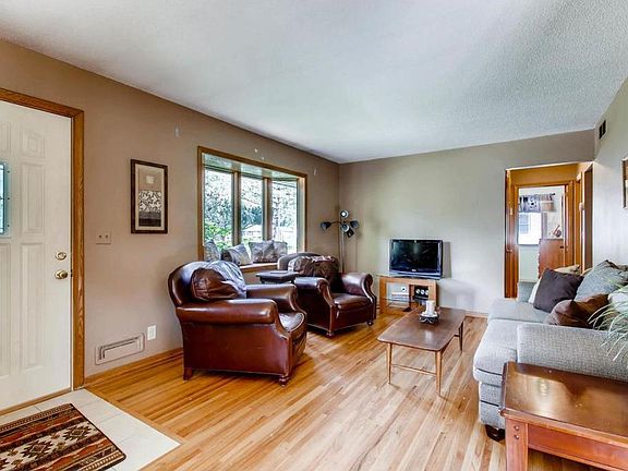 3rd image of 10671 Jefferson St NE