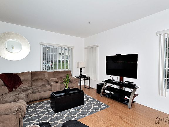 3rd image of 659 Windsor Dr #1A