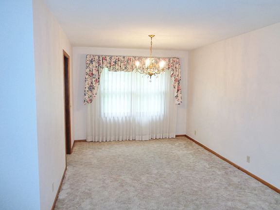 4th image of 111 Sunset Cir