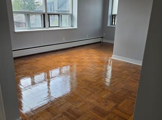 392 Jane St #204, Toronto, ON M6S3Z5