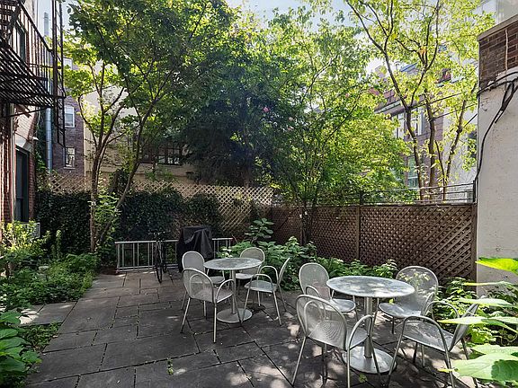 3rd image of 88 Horatio St APT 3D