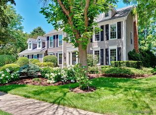 832 Abbey Dr, Glen Ellyn, IL 60137