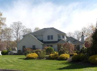 3 Brookwood Ct, Rocky Point, NY 11778